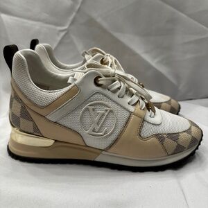 Louis Vuitton Run Away Sneaker sz 37